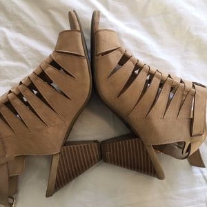 City classified tan suede heels/sandals